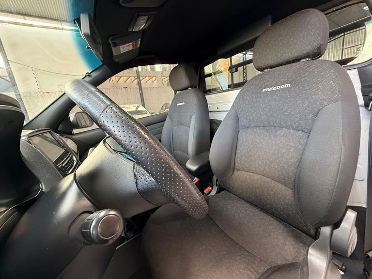 Fiat Strada Freedom 1.4 Flex 8V CS