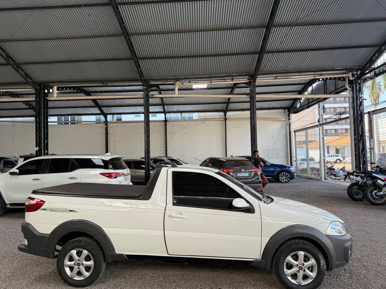 Fiat Strada Freedom 1.4 Flex 8V CS