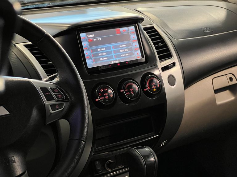 Mitsubishi Pajero DAKAR 3.2 4x4 T.I. Dies. 5p Aut.