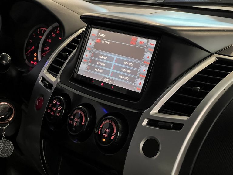 Mitsubishi Pajero DAKAR 3.2 4x4 T.I. Dies. 5p Aut.