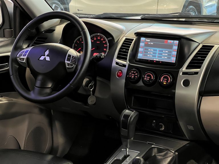 Mitsubishi Pajero DAKAR 3.2 4x4 T.I. Dies. 5p Aut.