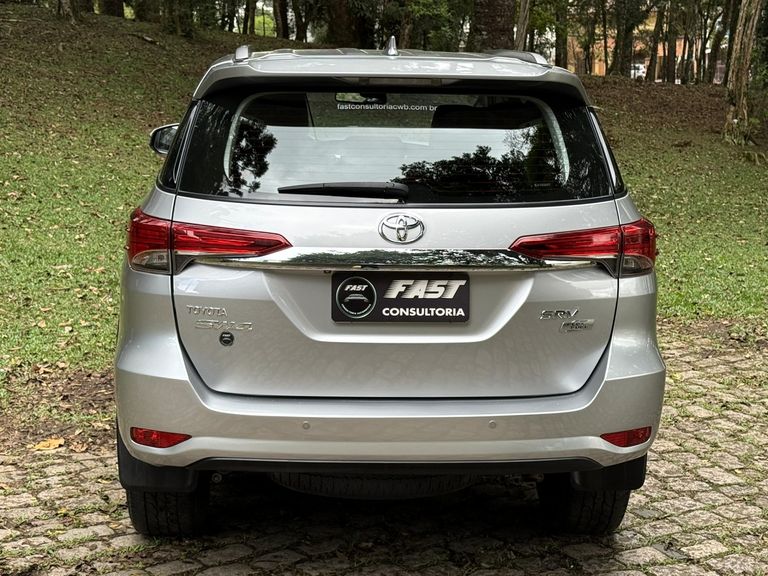 Toyota Hilux SW4 SRV 4x2 2.7 Flex 16V Aut.