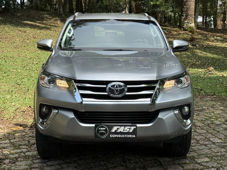 Toyota Hilux SW4 SRV 4x2 2.7 Flex 16V Aut.