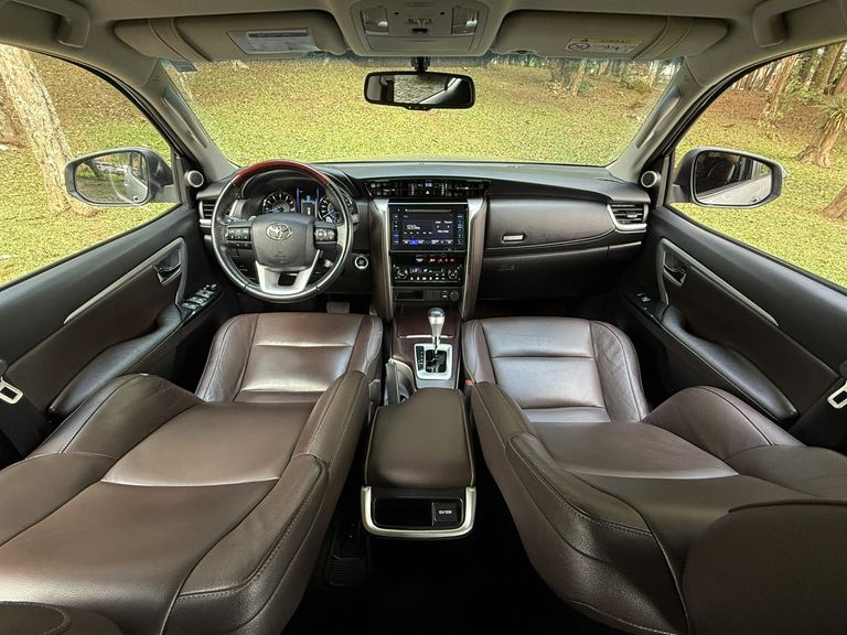 Toyota Hilux SW4 SRV 4x2 2.7 Flex 16V Aut.