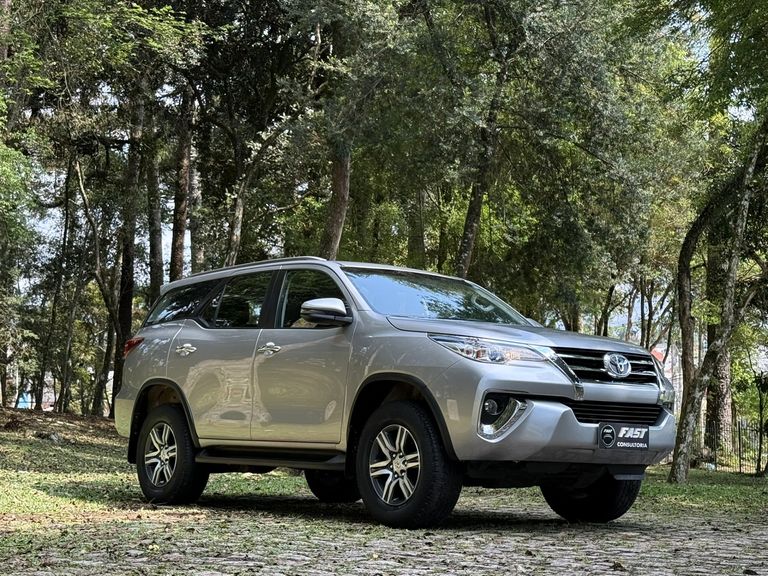 Toyota Hilux SW4 SRV 4x2 2.7 Flex 16V Aut.