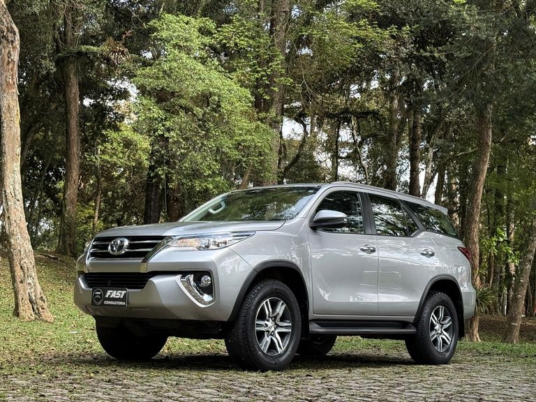 Toyota Hilux SW4 SRV 4x2 2.7 Flex 16V Aut.