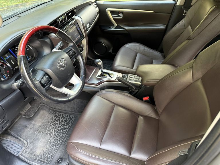 Toyota Hilux SW4 SRV 4x2 2.7 Flex 16V Aut.