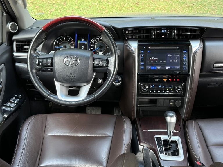 Toyota Hilux SW4 SRV 4x2 2.7 Flex 16V Aut.