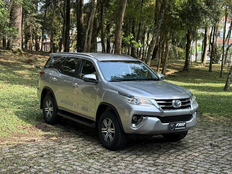 Toyota Hilux SW4 SRV 4x2 2.7 Flex 16V Aut.