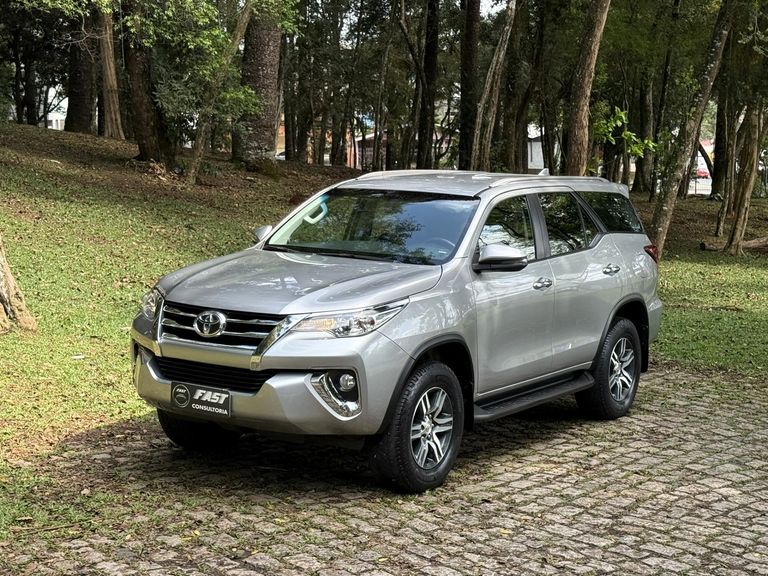 Toyota Hilux SW4 SRV 4x2 2.7 Flex 16V Aut.