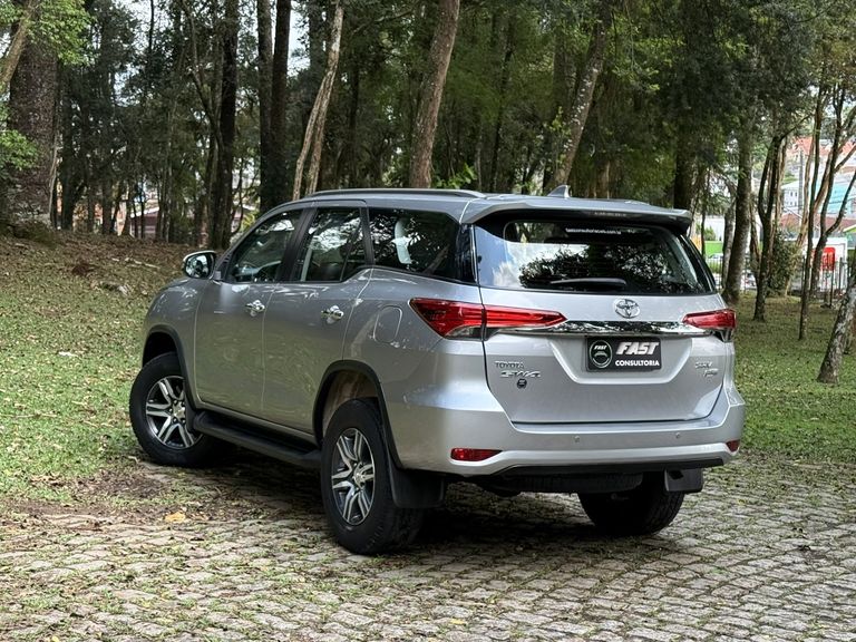 Toyota Hilux SW4 SRV 4x2 2.7 Flex 16V Aut.