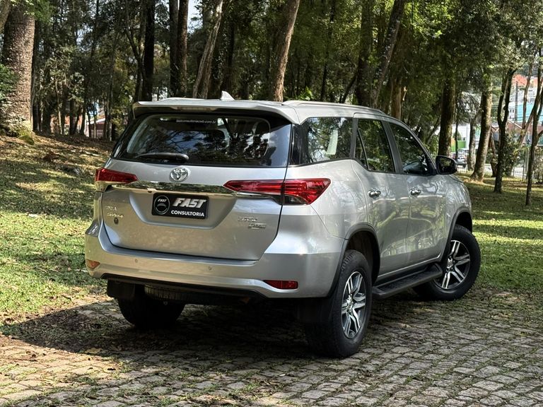 Toyota Hilux SW4 SRV 4x2 2.7 Flex 16V Aut.