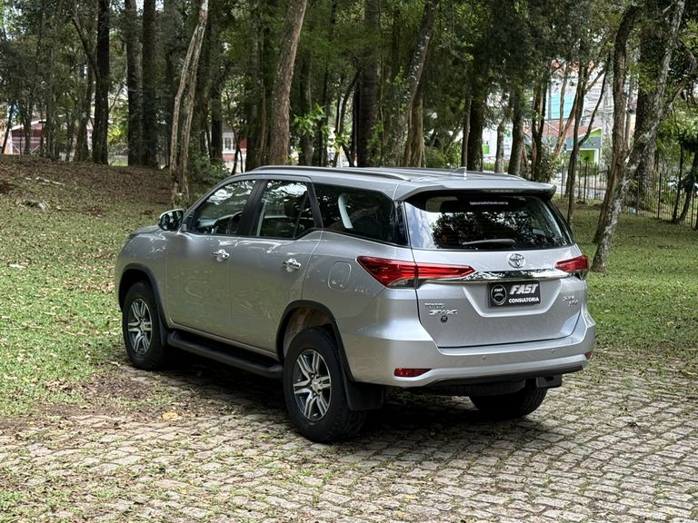 Toyota Hilux SW4 SRV 4x2 2.7 Flex 16V Aut.