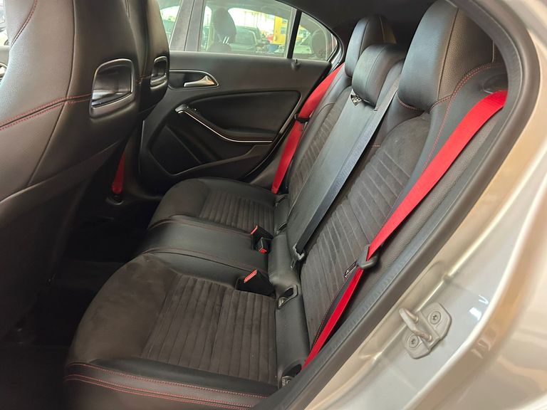 Mercedes CLA-250 Sport 4MATIC 2.0 16V 211cv Aut.