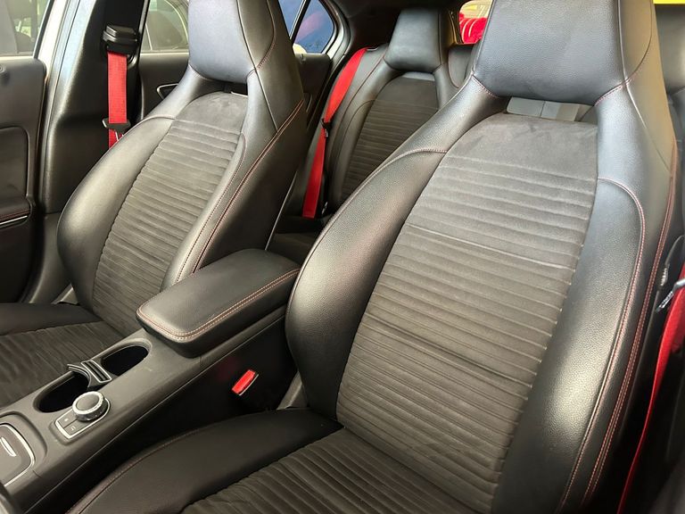 Mercedes CLA-250 Sport 4MATIC 2.0 16V 211cv Aut.