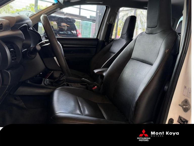 Toyota Hilux CD 4x4 2.8 Diesel Mec.