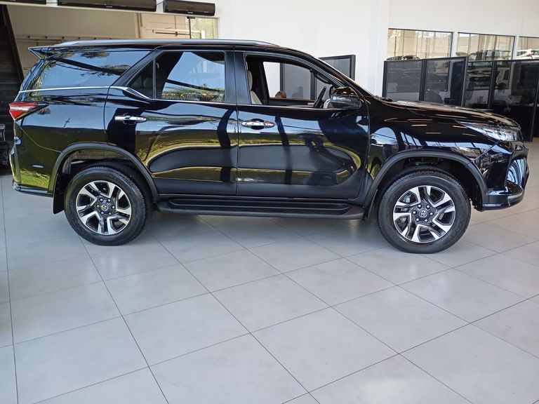 Toyota Hilux SW4 Diamond 2.8 TB 4x4 Die. Aut.