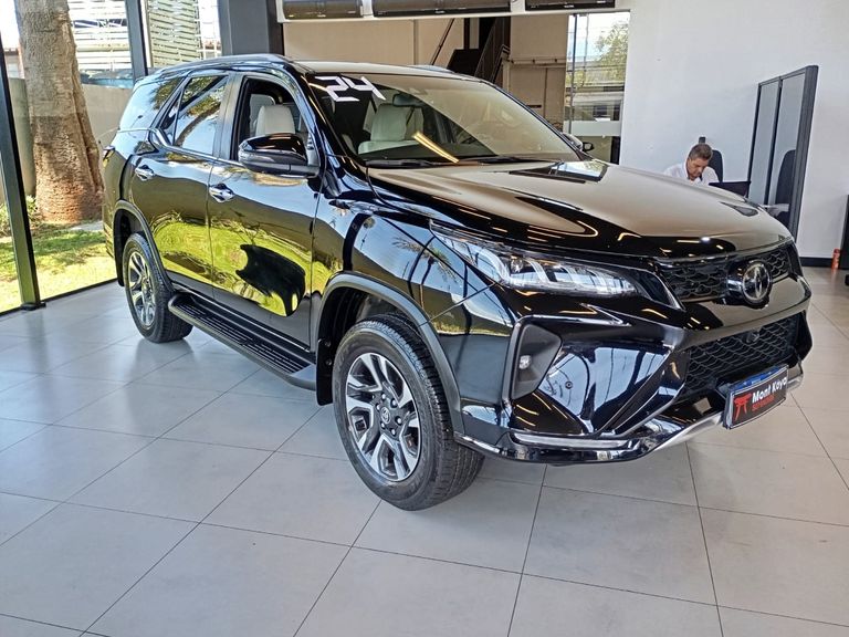 Toyota Hilux SW4 Diamond 2.8 TB 4x4 Die. Aut.