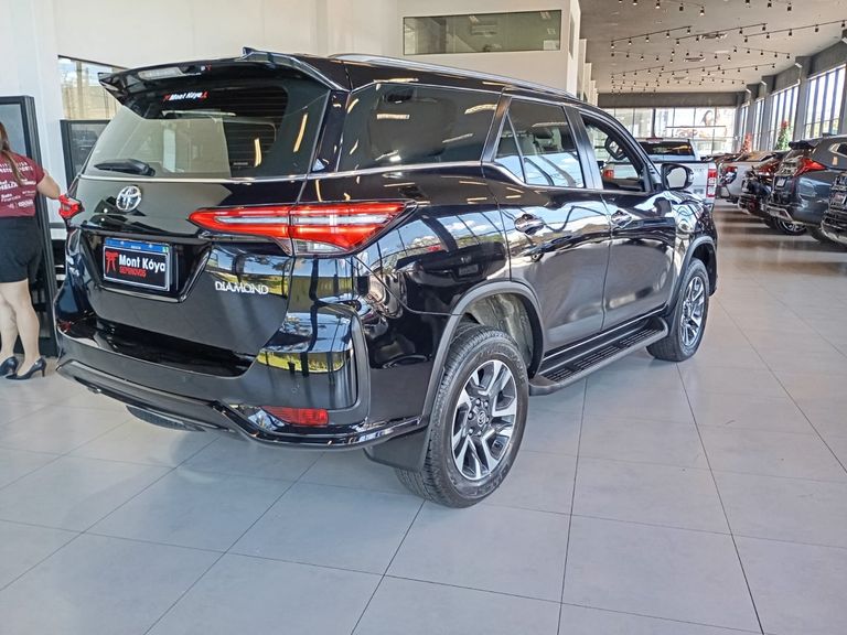 Toyota Hilux SW4 Diamond 2.8 TB 4x4 Die. Aut.