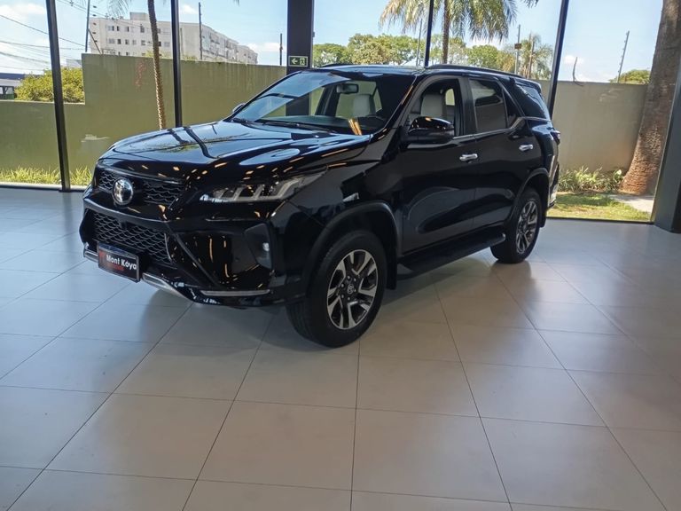 Toyota Hilux SW4 Diamond 2.8 TB 4x4 Die. Aut.