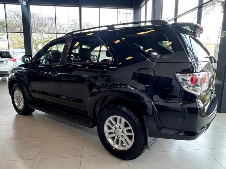 Toyota Hilux SW4 SRV D4-D 4x4 3.0 TDI Dies. Aut