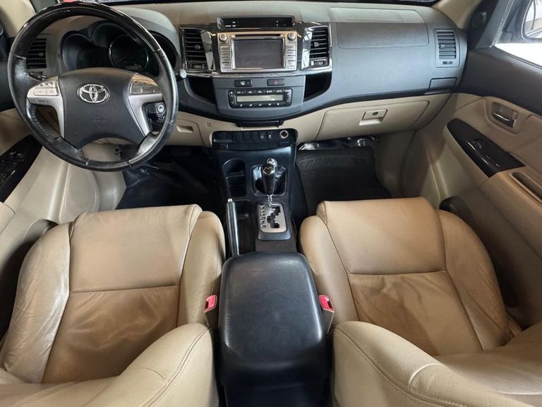 Toyota Hilux SW4 SRV D4-D 4x4 3.0 TDI Dies. Aut
