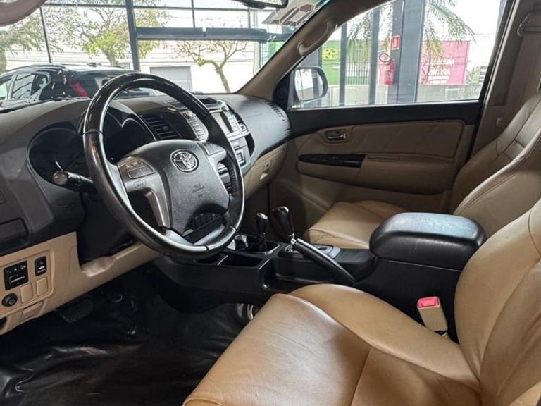 Toyota Hilux SW4 SRV D4-D 4x4 3.0 TDI Dies. Aut