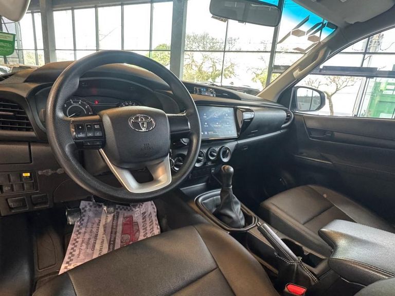 Toyota Hilux CD 4x4 2.8 Diesel Mec.
