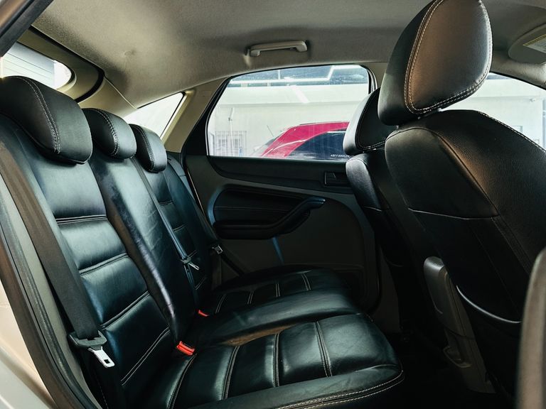 Ford Focus 2.0 16V/ 2.0 16V Flex 5p