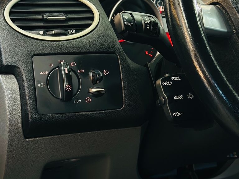 Ford Focus 2.0 16V/ 2.0 16V Flex 5p