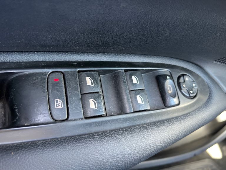 Citroën C4 LOUNGE Tendance 2.0 Flex 4p Aut.