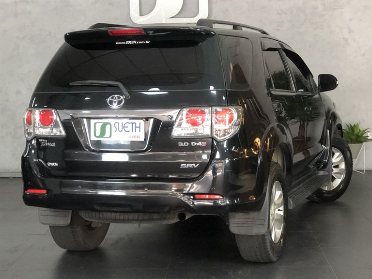 Toyota Hilux SW4 SRV D4-D 4x4 3.0 TDI Dies. Aut