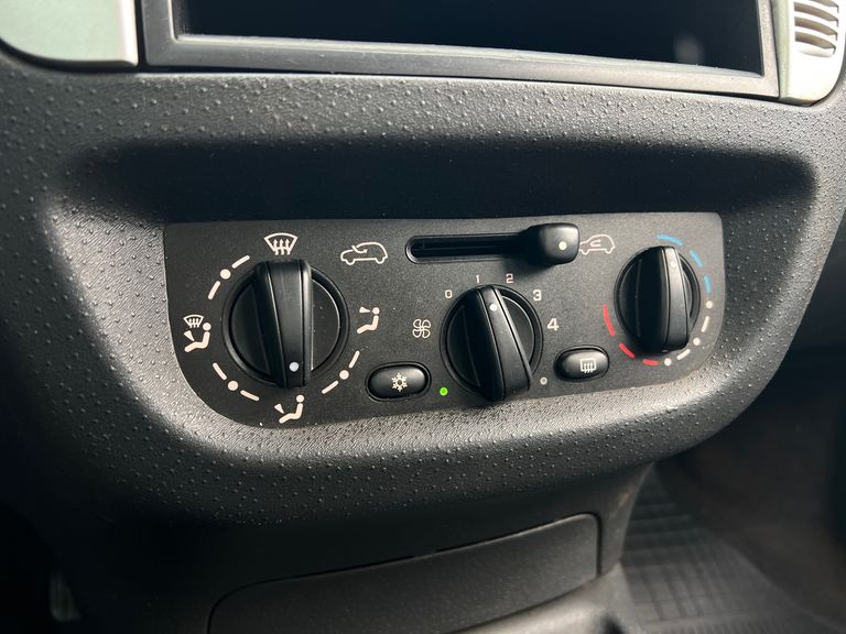 Citroën C3 GLX 1.4/ GLX Sonora 1.4 Flex 8V 5p