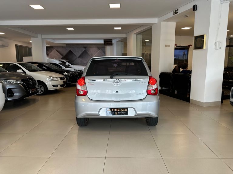 Toyota ETIOS XLS 1.5 Flex 5p Aut.