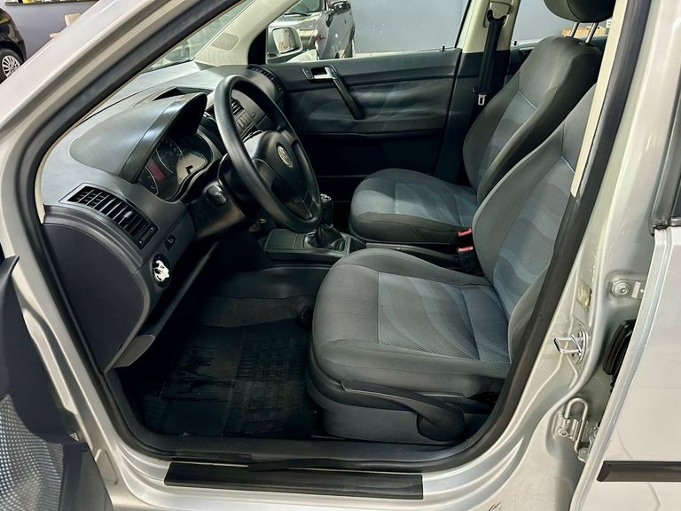 VolksWagen Polo Sedan 1.6 Mi Total Flex 8V 4p
