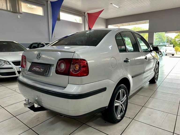 VolksWagen Polo Sedan 1.6 Mi Total Flex 8V 4p