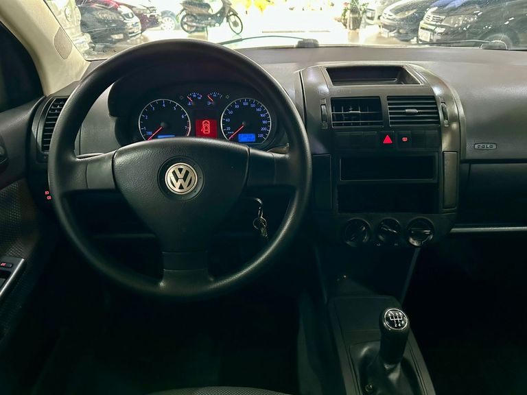 VolksWagen Polo Sedan 1.6 Mi Total Flex 8V 4p
