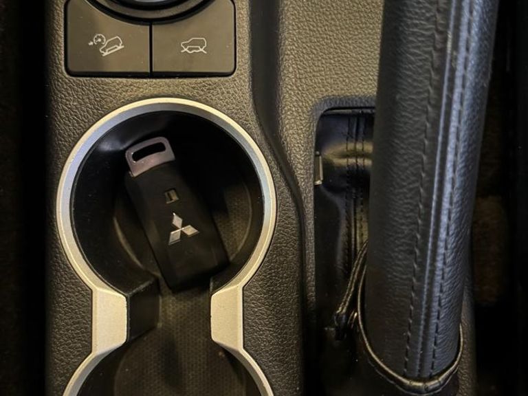 Mitsubishi L200 Triton Sport HPE-S 2.4 CD Dies. Aut