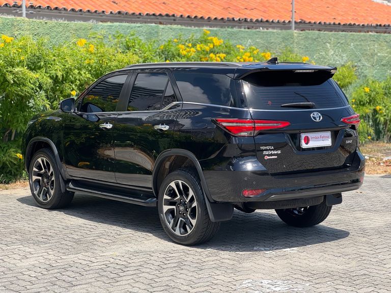 Toyota Hilux SW4 SRX 4x4 2.8 TDI 16V Dies. Aut.