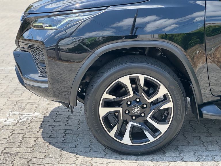 Toyota Hilux SW4 SRX 4x4 2.8 TDI 16V Dies. Aut.