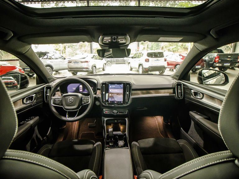 Volvo XC 40 Recharge Plus (Elétrico)