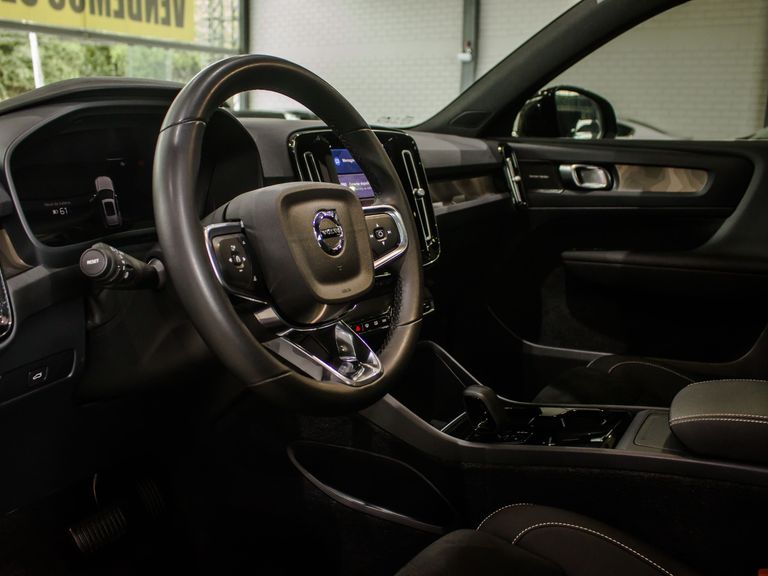 Volvo XC 40 Recharge Plus (Elétrico)