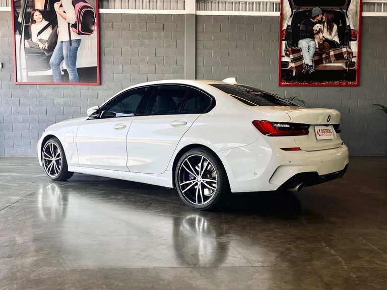 BMW 330e M Sport 2.0 Turbo Aut. (Híbrido)