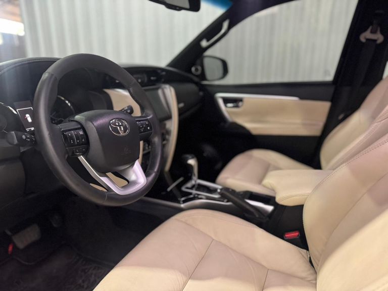 Toyota Hilux SW4 SRX 4x4 4.0 V6 24V Aut.