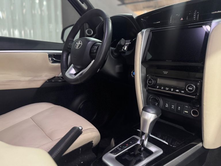 Toyota Hilux SW4 SRX 4x4 4.0 V6 24V Aut.