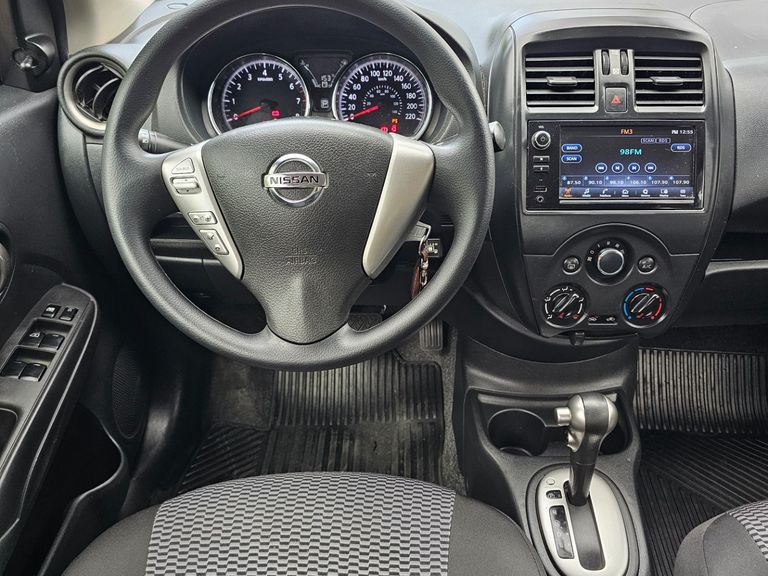 Nissan VERSA V-DRIVE PLUS 1.6 16V Flex Aut.