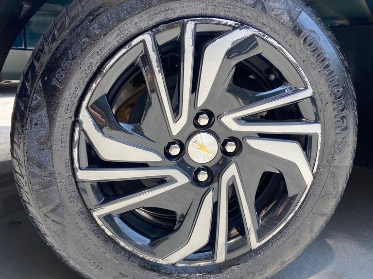 Chevrolet ONIX SEDAN Plus LT 1.0 12V Flex 4p Mec.