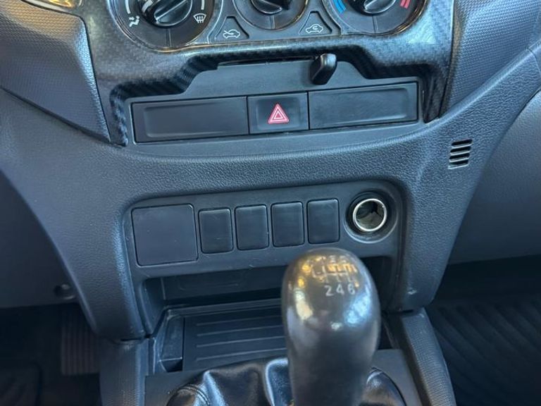 Mitsubishi L200 Tri. Outd. GLX 2.4 CD 4x4 Die. Mec.