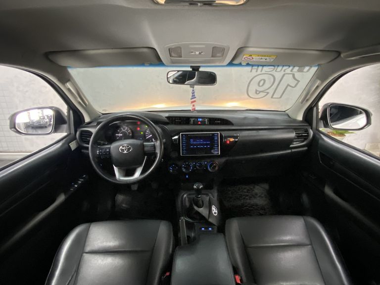 Toyota Hilux CD 4x4 2.8 Diesel Mec.