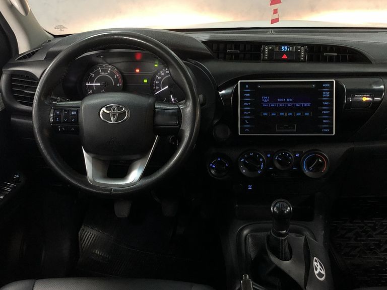 Toyota Hilux CD 4x4 2.8 Diesel Mec.